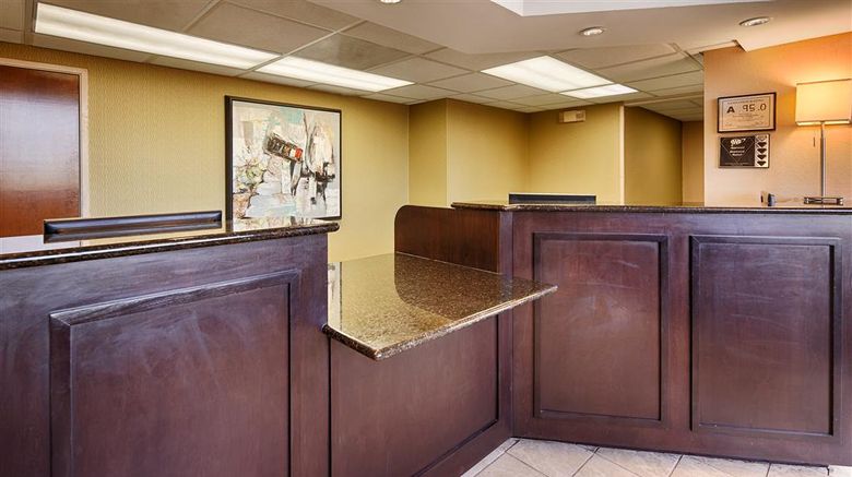 <b>SureStay Plus Hotel By BW Roanoke Rapids Lobby</b>. Images powered by <a href="https://iceportal.shijigroup.com/" title="IcePortal" target="_blank">IcePortal</a>.