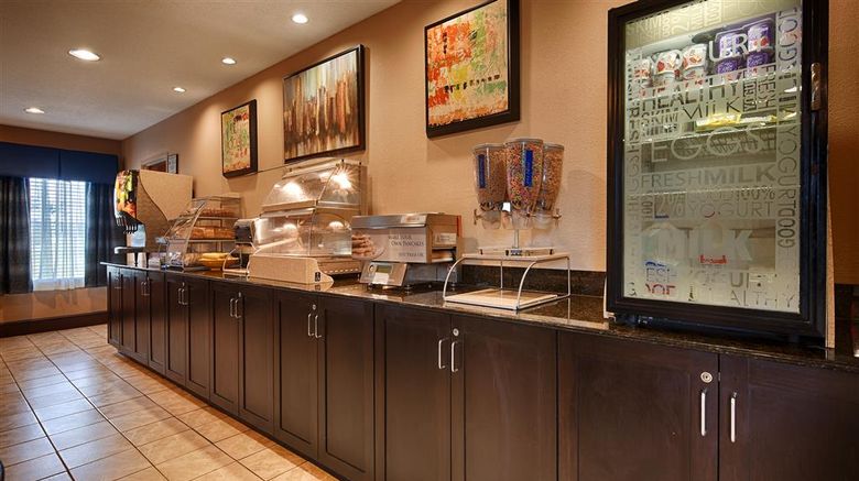 <b>SureStay Plus Hotel By BW Roanoke Rapids Restaurant</b>. Images powered by <a href="https://iceportal.shijigroup.com/" title="IcePortal" target="_blank">IcePortal</a>.