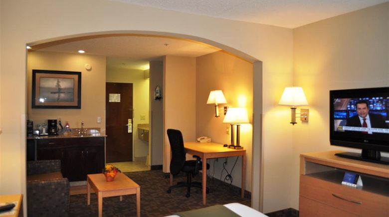 <b>SureStay Plus Hotel By BW Roanoke Rapids Suite</b>. Images powered by <a href="https://iceportal.shijigroup.com/" title="IcePortal" target="_blank">IcePortal</a>.