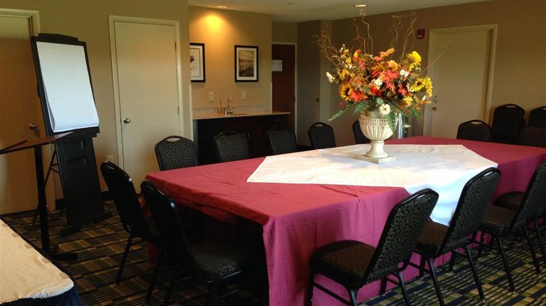 <b>SureStay Plus Hotel By BW Roanoke Rapids Meeting</b>. Images powered by <a href="https://iceportal.shijigroup.com/" title="IcePortal" target="_blank">IcePortal</a>.
