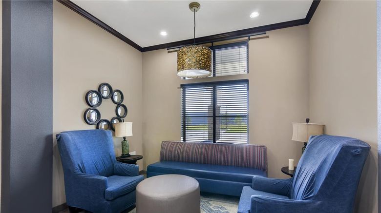 <b>Best Western Plus Williston Hotel/Stes Lobby</b>. Images powered by <a href="https://iceportal.shijigroup.com/" title="IcePortal" target="_blank">IcePortal</a>.