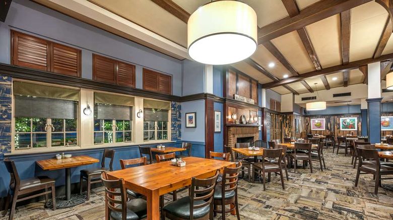 <b>Best Western Premier Mariemont Inn Restaurant</b>. Images powered by <a href="https://iceportal.shijigroup.com/" title="IcePortal" target="_blank">IcePortal</a>.