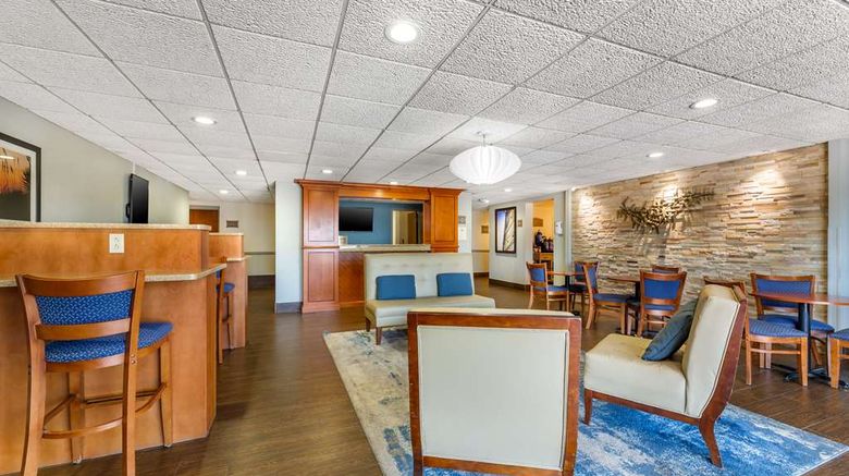 <b>Best Western Port Clinton Lobby</b>. Images powered by <a href="https://iceportal.shijigroup.com/" title="IcePortal" target="_blank">IcePortal</a>.