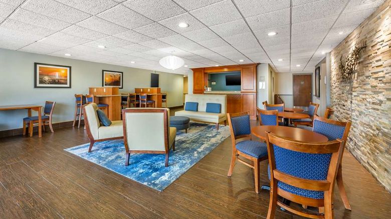 <b>Best Western Port Clinton Lobby</b>. Images powered by <a href="https://iceportal.shijigroup.com/" title="IcePortal" target="_blank">IcePortal</a>.