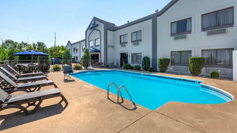 <b>Best Western Port Clinton Pool</b>. Images powered by <a href="https://iceportal.shijigroup.com/" title="IcePortal" target="_blank">IcePortal</a>.