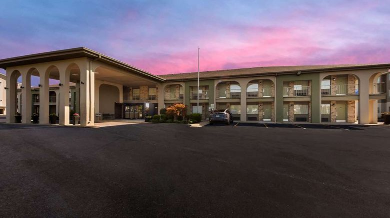 <b>Best Western Executive Inn Exterior</b>. Images powered by <a href="https://iceportal.shijigroup.com/" title="IcePortal" target="_blank">IcePortal</a>.