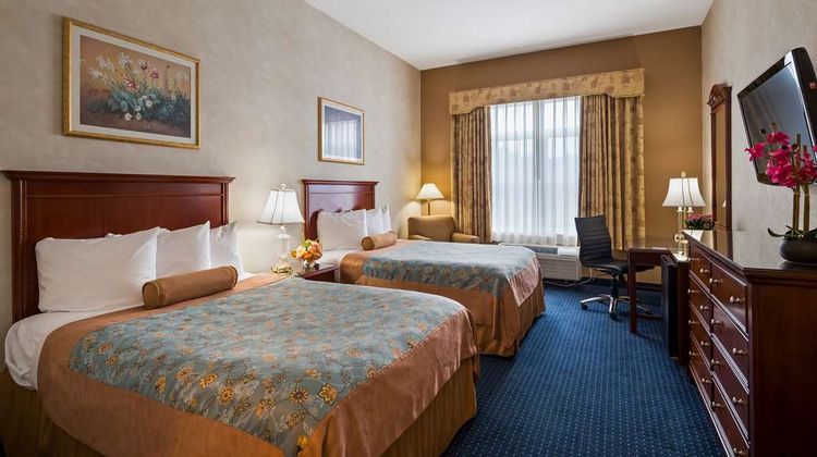 Best Western Plus Lawnfield Inn & Suites Room