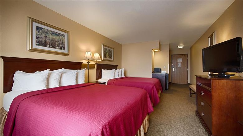 <b>Best Western Penn-Ohio Inn & Suites Room</b>. Images powered by <a href="https://iceportal.shijigroup.com/" title="IcePortal" target="_blank">IcePortal</a>.