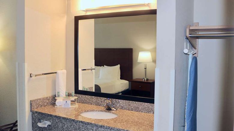 <b>Best Western Fostoria Inn & Suites Room</b>. Images powered by <a href="https://iceportal.shijigroup.com/" title="IcePortal" target="_blank">IcePortal</a>.