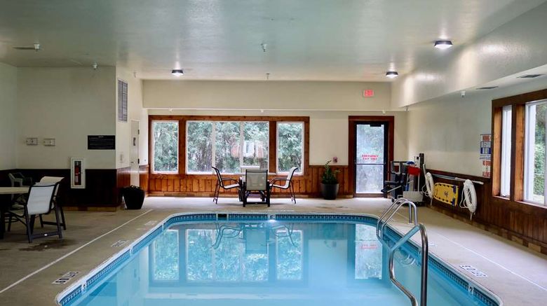 <b>Best Western Fostoria Inn & Suites Pool</b>. Images powered by <a href="https://iceportal.shijigroup.com/" title="IcePortal" target="_blank">IcePortal</a>.