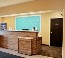 Best Western Fostoria Inn & Suites Lobby