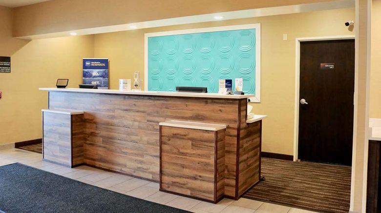 <b>Best Western Fostoria Inn & Suites Lobby</b>. Images powered by <a href="https://iceportal.shijigroup.com/" title="IcePortal" target="_blank">IcePortal</a>.