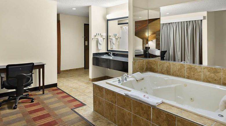 <b>Best Western Lakewood Inn Suite</b>. Images powered by <a href="https://iceportal.shijigroup.com/" title="IcePortal" target="_blank">IcePortal</a>.