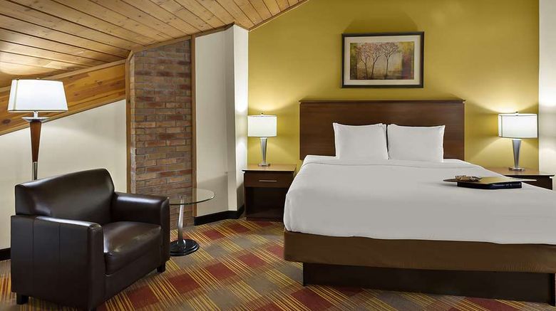 <b>Best Western Lakewood Inn Suite</b>. Images powered by <a href="https://iceportal.shijigroup.com/" title="IcePortal" target="_blank">IcePortal</a>.