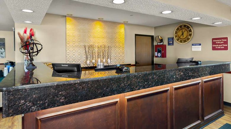 <b>Best Western Lakewood Inn Lobby</b>. Images powered by <a href="https://iceportal.shijigroup.com/" title="IcePortal" target="_blank">IcePortal</a>.