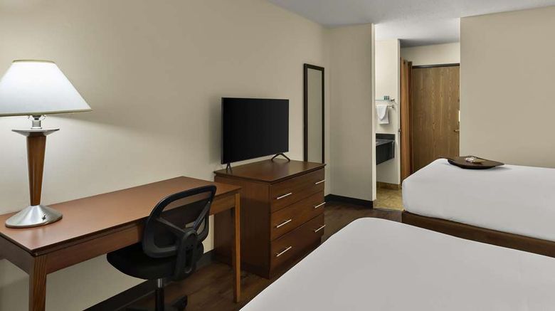<b>Best Western Lakewood Inn Room</b>. Images powered by <a href="https://iceportal.shijigroup.com/" title="IcePortal" target="_blank">IcePortal</a>.