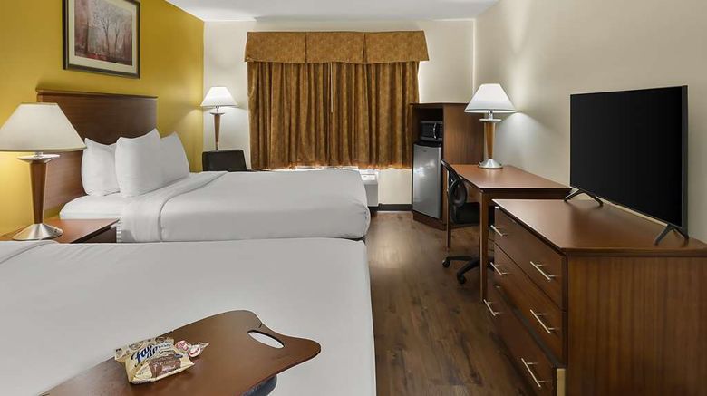 <b>Best Western Lakewood Inn Room</b>. Images powered by <a href="https://iceportal.shijigroup.com/" title="IcePortal" target="_blank">IcePortal</a>.