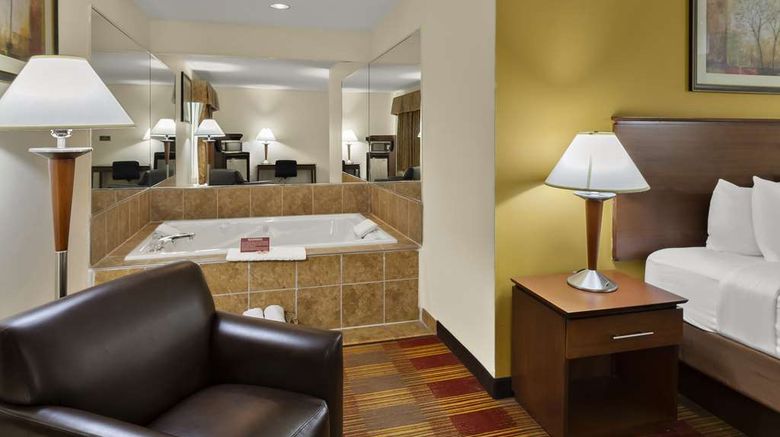 <b>Best Western Lakewood Inn Room</b>. Images powered by <a href="https://iceportal.shijigroup.com/" title="IcePortal" target="_blank">IcePortal</a>.