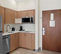 Best Western Plus Hannaford Inn & Suites Room