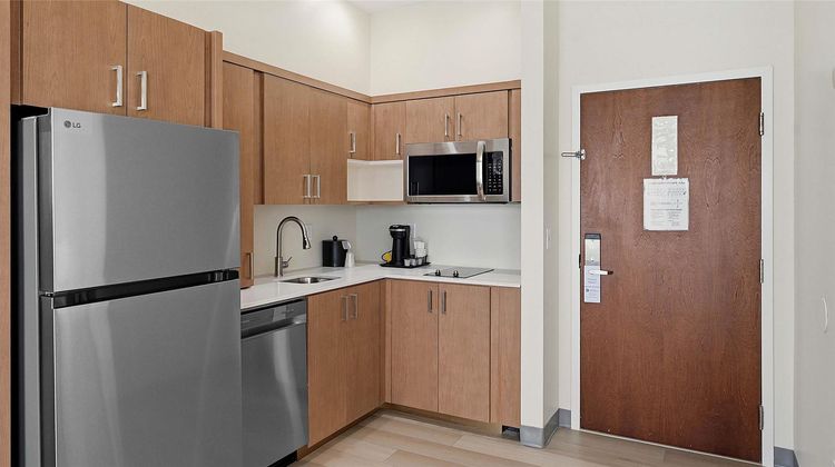 Best Western Plus Hannaford Inn & Suites Room