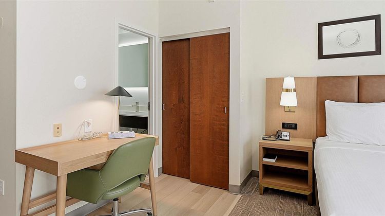 Best Western Plus Hannaford Inn & Suites Room