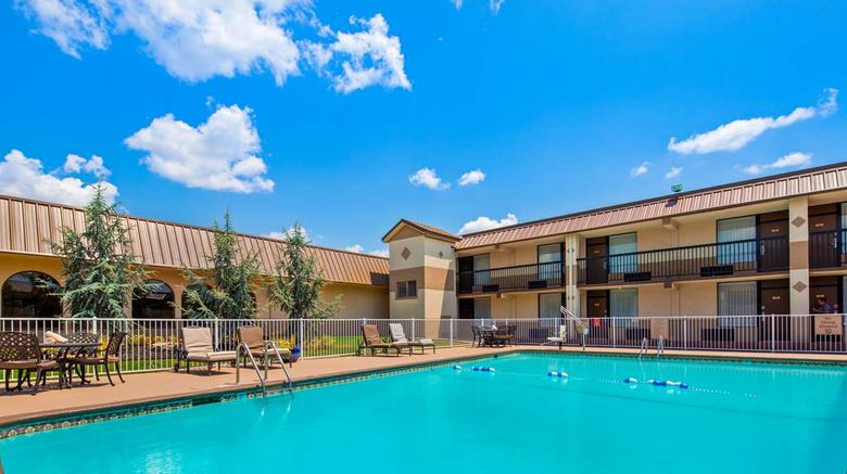<b>Best Western - Airport Pool</b>. Images powered by <a href="https://iceportal.shijigroup.com/" title="IcePortal" target="_blank">IcePortal</a>.