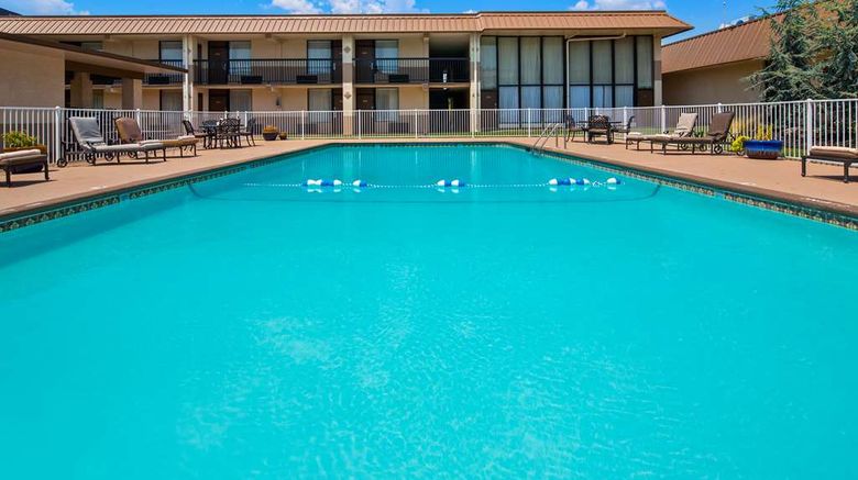 <b>Best Western - Airport Pool</b>. Images powered by <a href="https://iceportal.shijigroup.com/" title="IcePortal" target="_blank">IcePortal</a>.