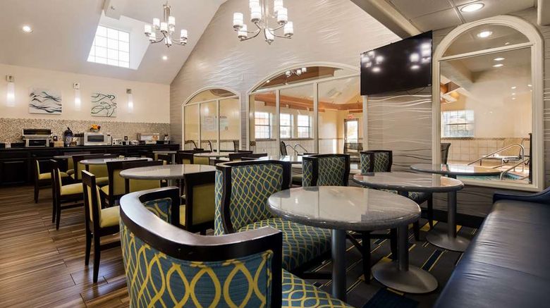 <b>Best Western Plus Tulsa Inn & Suites Restaurant</b>. Images powered by <a href="https://iceportal.shijigroup.com/" title="IcePortal" target="_blank">IcePortal</a>.
