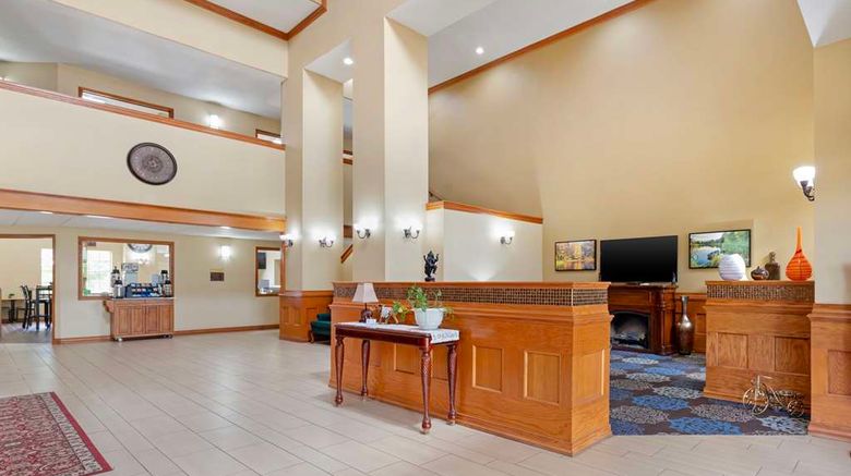 <b>Best Western Locust Grove Inn & Suites Lobby</b>. Images powered by <a href="https://iceportal.shijigroup.com/" title="IcePortal" target="_blank">IcePortal</a>.