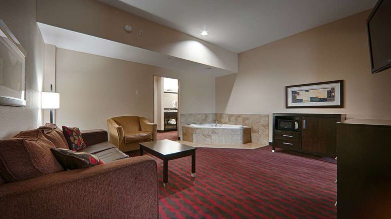 <b>Best Western Plus Cushing Inn & Suites Suite</b>. Images powered by <a href="https://iceportal.shijigroup.com/" title="IcePortal" target="_blank">IcePortal</a>.