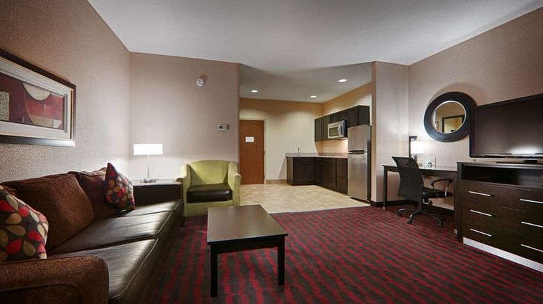 <b>Best Western Plus Cushing Inn & Suites Suite</b>. Images powered by <a href="https://iceportal.shijigroup.com/" title="IcePortal" target="_blank">IcePortal</a>.