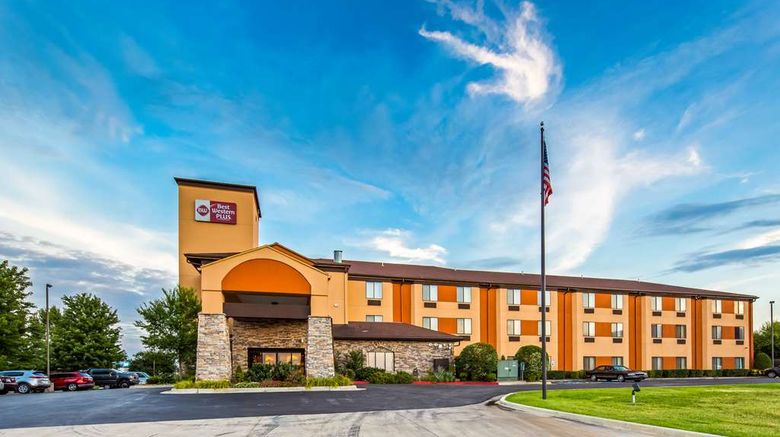 <b>Best Western Plus Woodland Hills Exterior</b>. Images powered by <a href="https://iceportal.shijigroup.com/" title="IcePortal" target="_blank">IcePortal</a>.