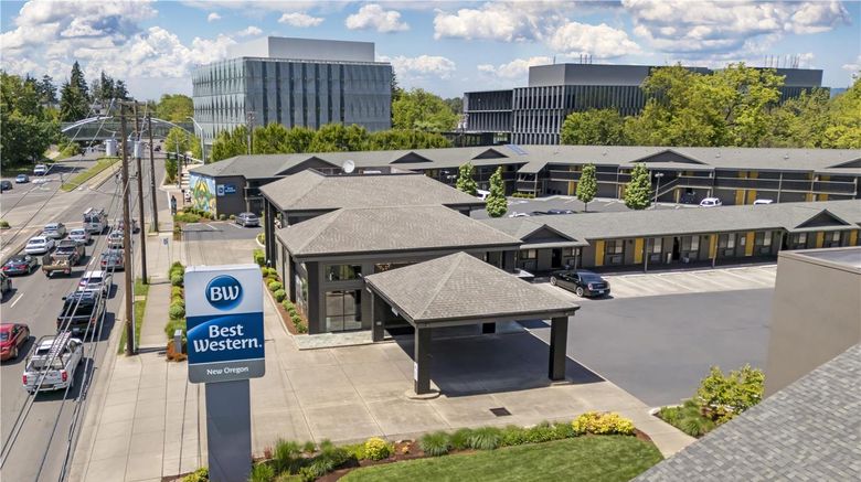 <b>Best Western New Oregon Exterior</b>. Images powered by <a href="https://iceportal.shijigroup.com/" title="IcePortal" target="_blank">IcePortal</a>.