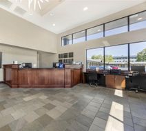 Best Western New Oregon Lobby