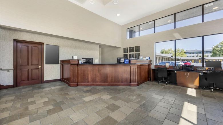 <b>Best Western New Oregon Lobby</b>. Images powered by <a href="https://iceportal.shijigroup.com/" title="IcePortal" target="_blank">IcePortal</a>.