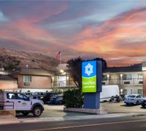 SureStay by Best Western Lakeview Exterior