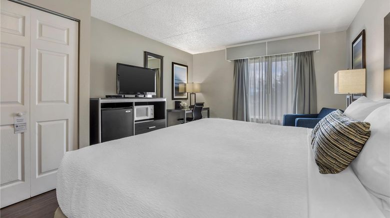 <b>Best Western Pier Point Inn Room</b>. Images powered by <a href="https://iceportal.shijigroup.com/" title="IcePortal" target="_blank">IcePortal</a>.