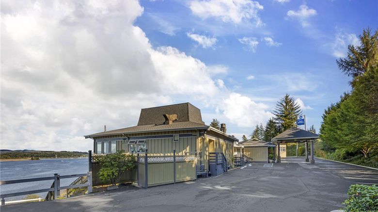 <b>Best Western Pier Point Inn Exterior</b>. Images powered by <a href="https://iceportal.shijigroup.com/" title="IcePortal" target="_blank">IcePortal</a>.