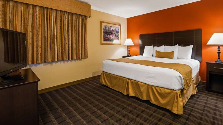 Best Western Inn & Suites Room
