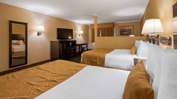 Best Western Inn & Suites Room
