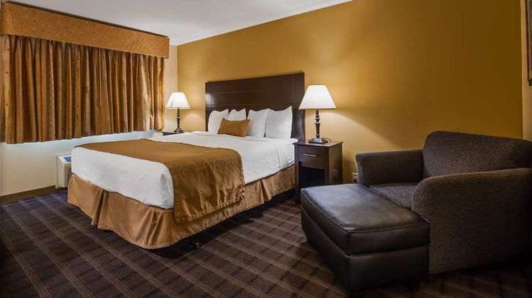 Best Western Inn & Suites Room