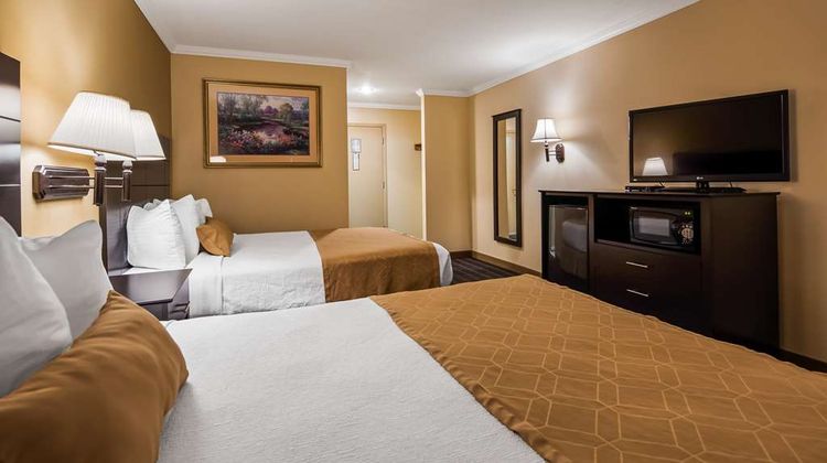 Best Western Inn & Suites Room