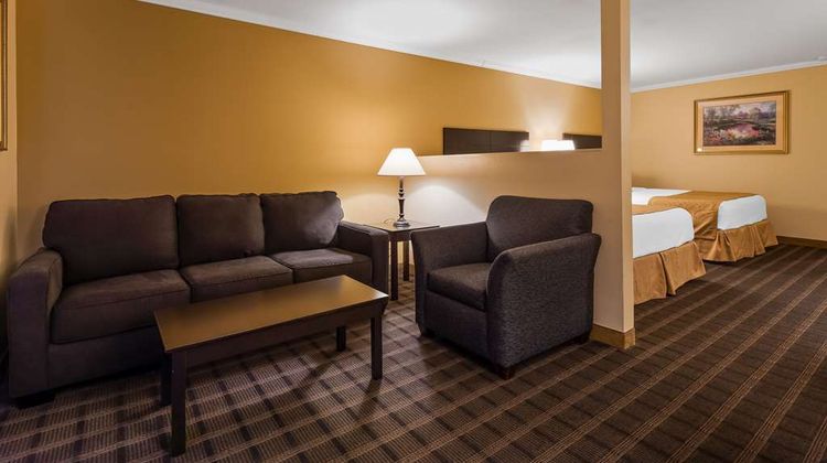 Best Western Inn & Suites Room
