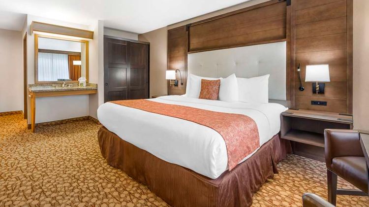 Best Western Plus Mill Creek Inn Room