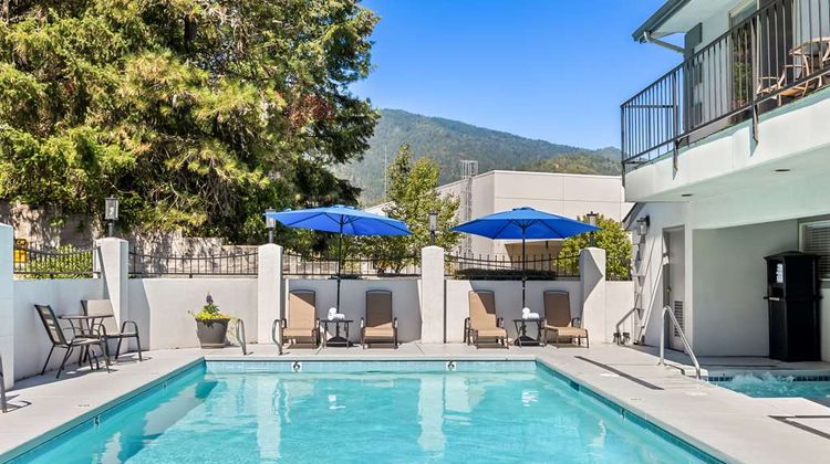Best Western Inn at The Rogue Pool