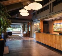 Best Western Plus Hood River Inn Lobby