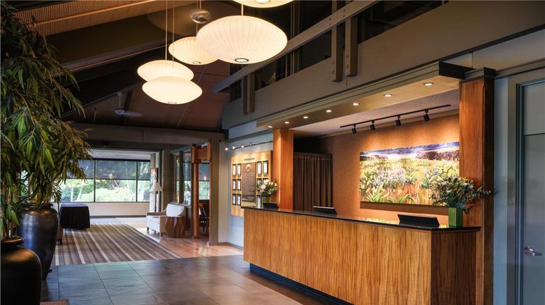 <b>Best Western Plus Hood River Inn Lobby</b>. Images powered by <a href="https://iceportal.shijigroup.com/" title="IcePortal" target="_blank">IcePortal</a>.