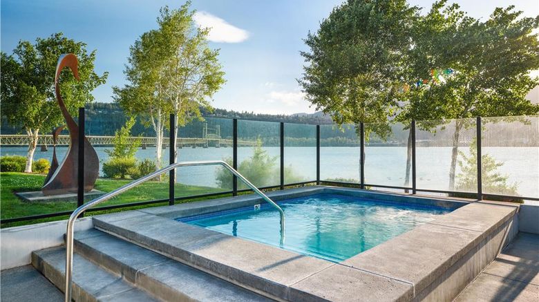 <b>Best Western Plus Hood River Inn Pool</b>. Images powered by <a href="https://iceportal.shijigroup.com/" title="IcePortal" target="_blank">IcePortal</a>.