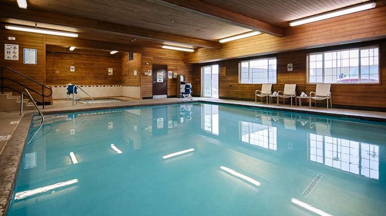 <b>Best Western Plus Rama Inn Pool</b>. Images powered by <a href="https://iceportal.shijigroup.com/" title="IcePortal" target="_blank">IcePortal</a>.