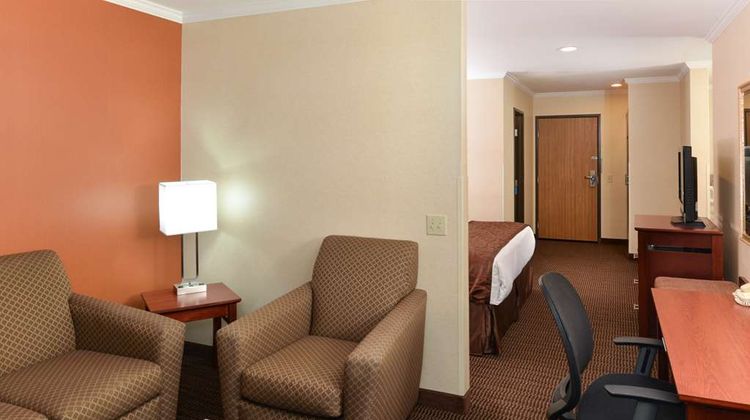 Best Western Plus Landmark Inn Room